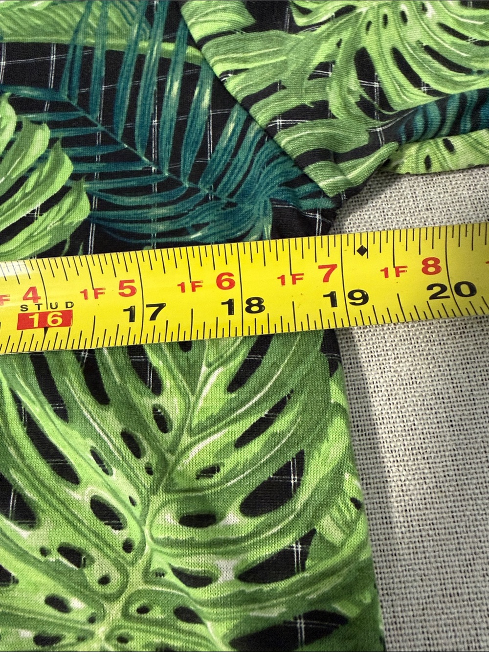 LuLaRoe Black Short Sleeve Top with Green Tropical Leaf Print Tunic Top SZM - Picture 7 of 14